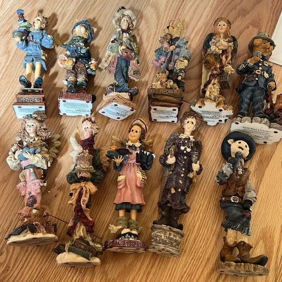 Boyd’s Bears and friends The folkstone collection set of 11 assorted pieces.
